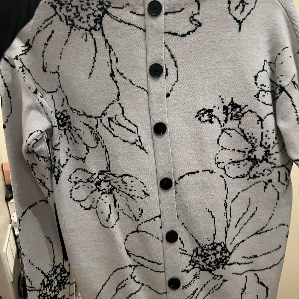 Tahari Cream and Black Floral Sweatshirt - Picture 3 of 3